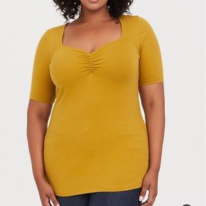 TORRID GOLDEN GREEN RUCHED SWEETHEART NECK FOXY T